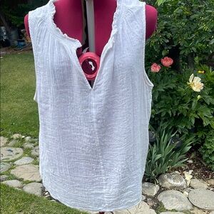 GAP White Textured Top with Silver Threading